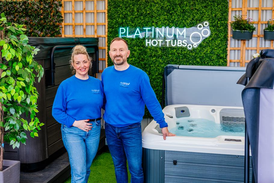 Showroom EA SPAS — equipa Platinum Hot Tubs