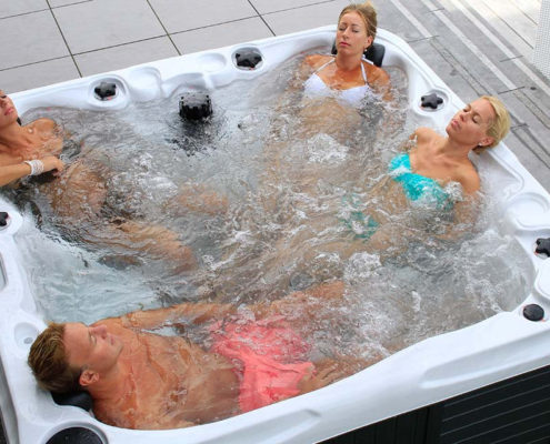 Spa Delight com várias pessoas em utilização