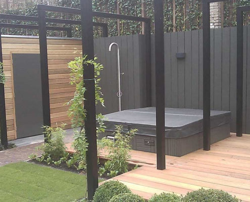 Spa Refresh integrado em jardim contemporâneo