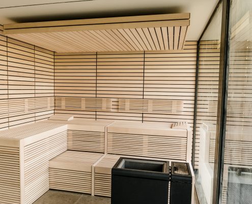 Sauna Lindea — interior em madeira clara minimalista