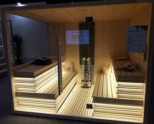 Sauna interior com iluminação LED nos bancos