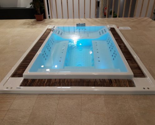 Spa encastrado com cromoterapia azul